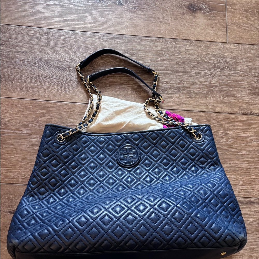 Tory Burch Navy Quilted Shoulder Bag - Picture 2 of 4